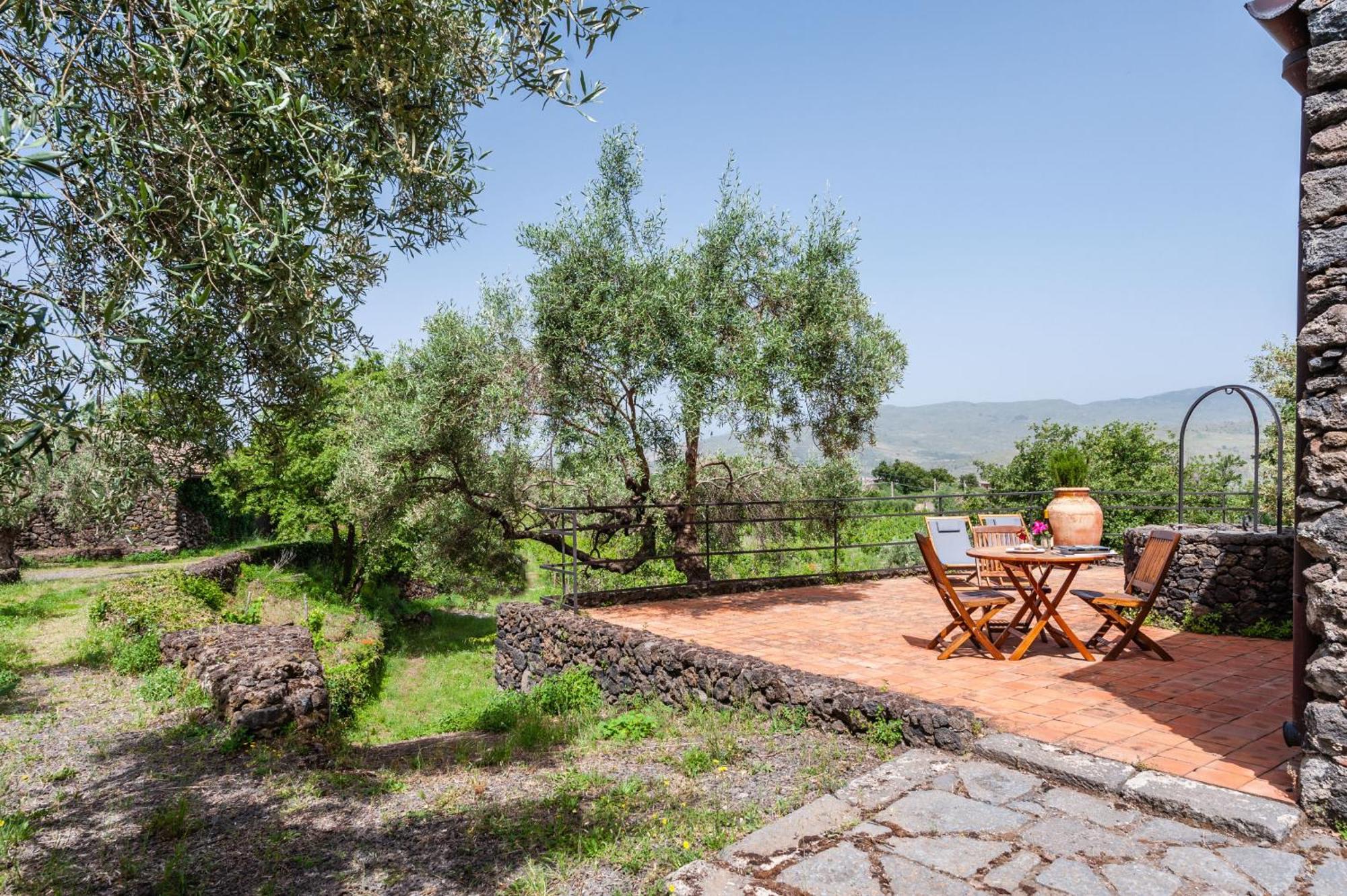 Terrazze Dell'Etna - Country Rooms And Apartments Рандаццо Экстерьер фото