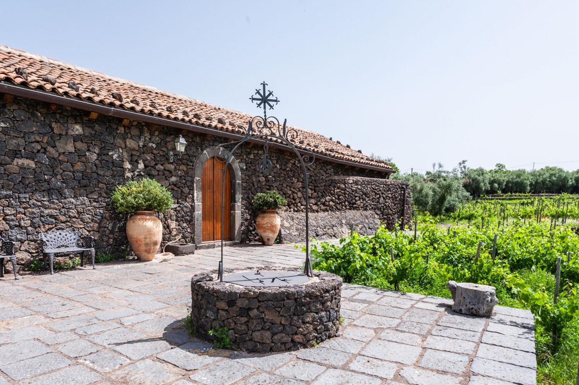 Terrazze Dell'Etna - Country Rooms And Apartments Рандаццо Экстерьер фото