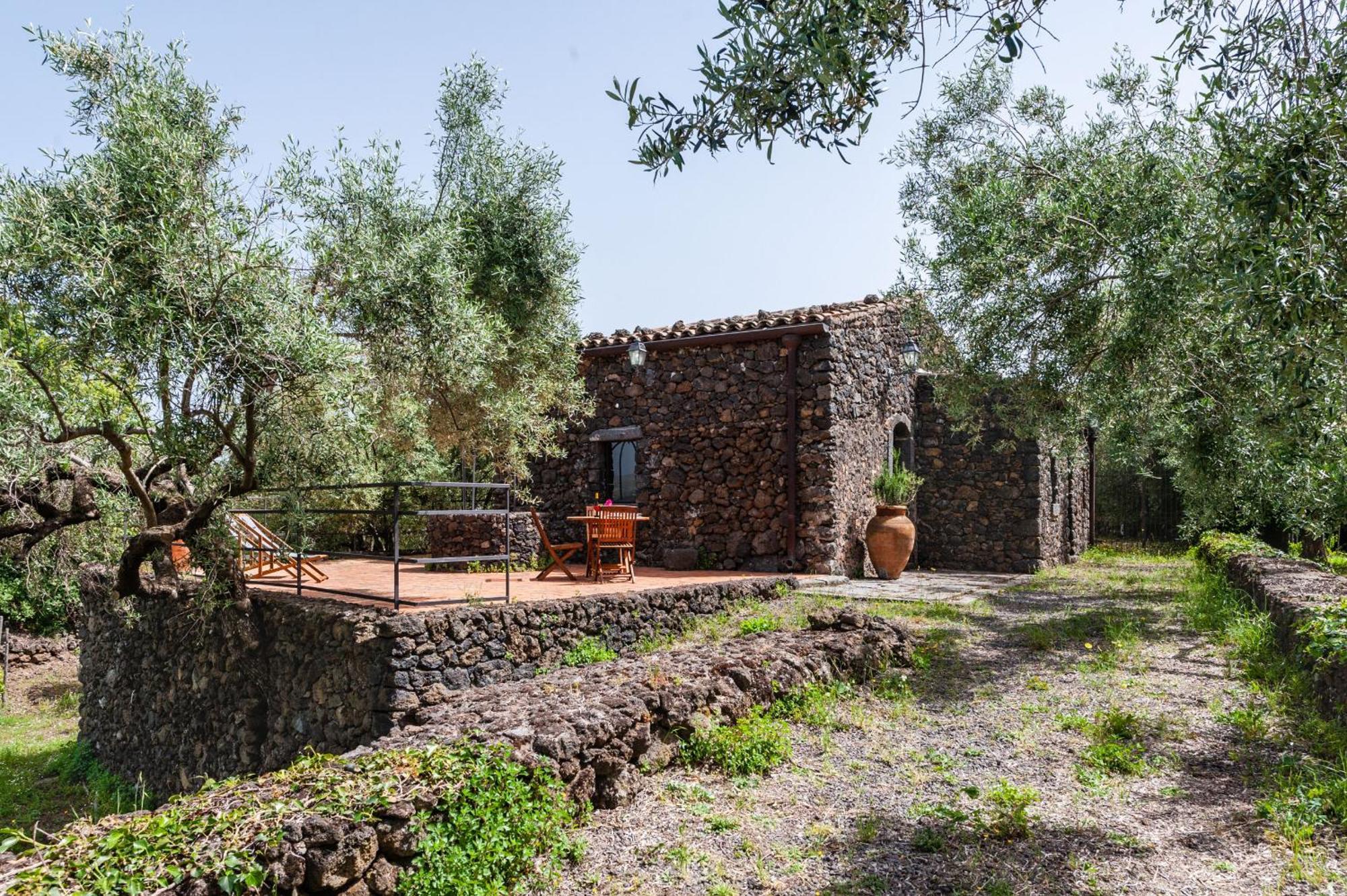 Terrazze Dell'Etna - Country Rooms And Apartments Рандаццо Экстерьер фото