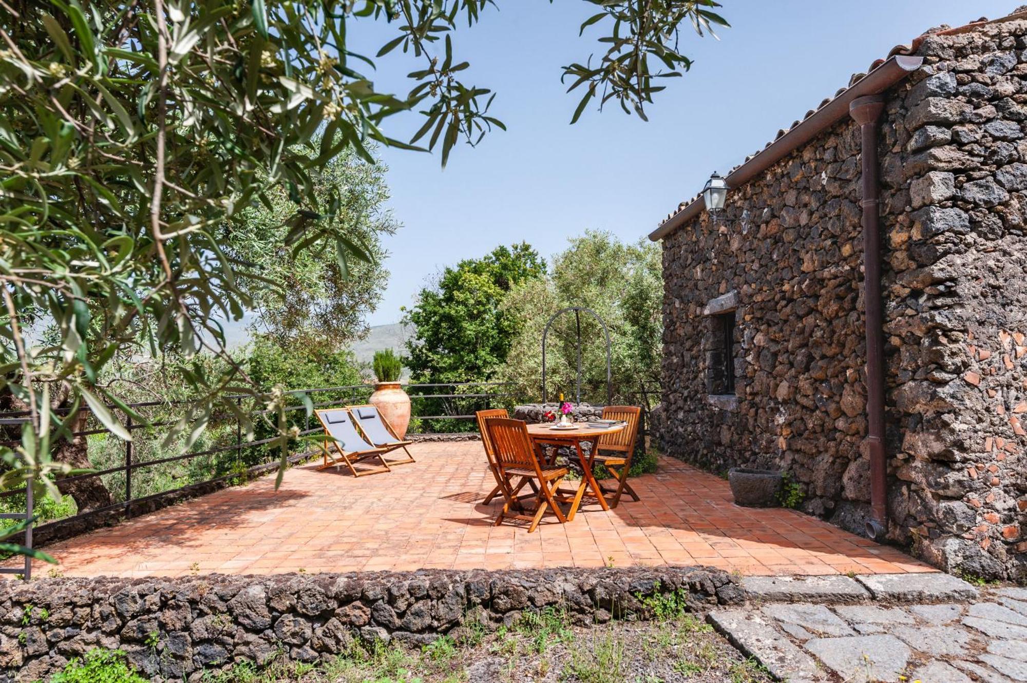 Terrazze Dell'Etna - Country Rooms And Apartments Рандаццо Экстерьер фото
