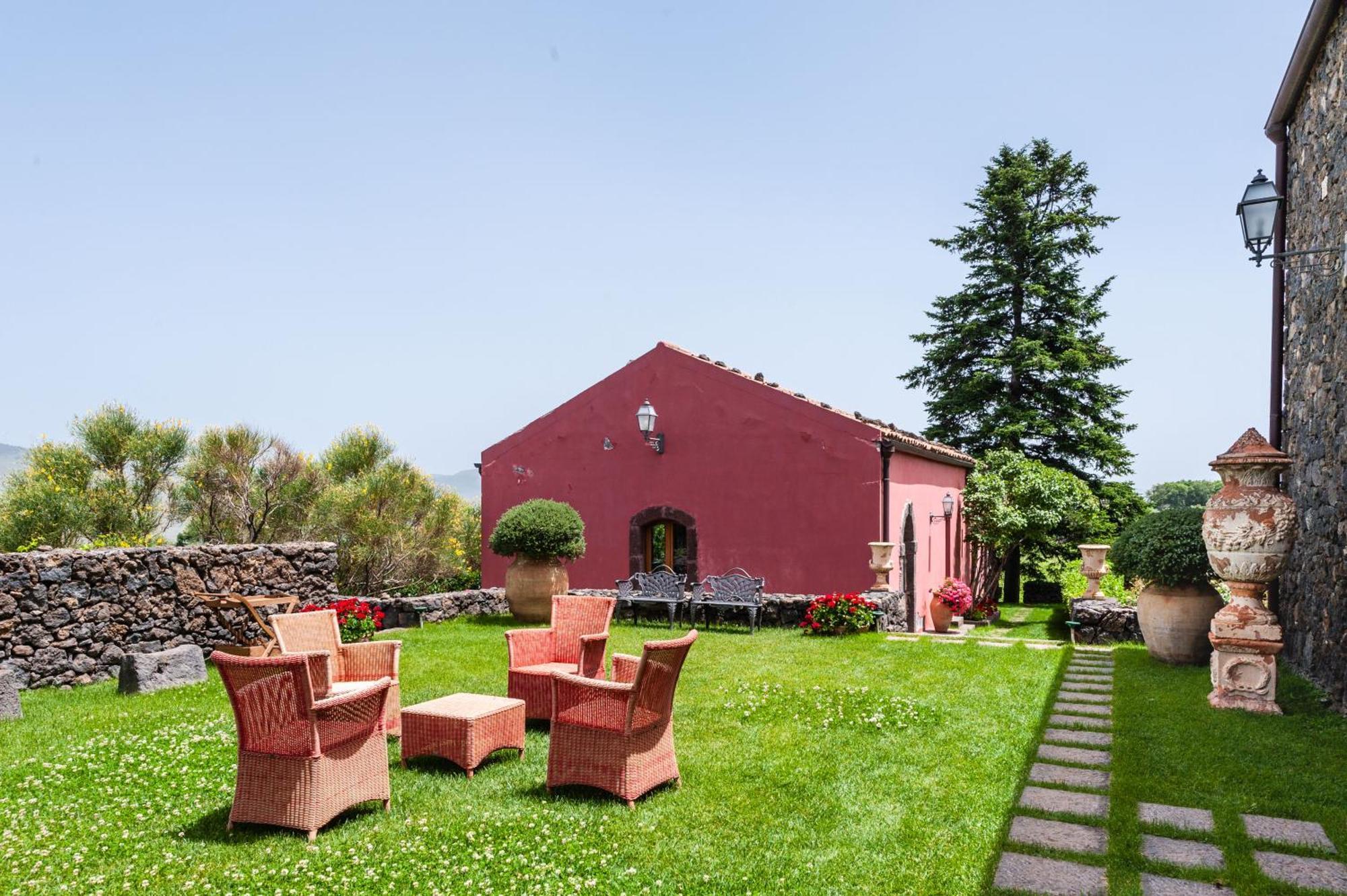 Terrazze Dell'Etna - Country Rooms And Apartments Рандаццо Экстерьер фото